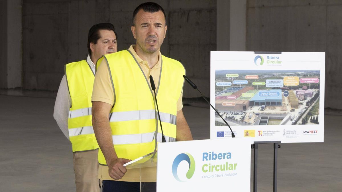 “A política se viene llorado”