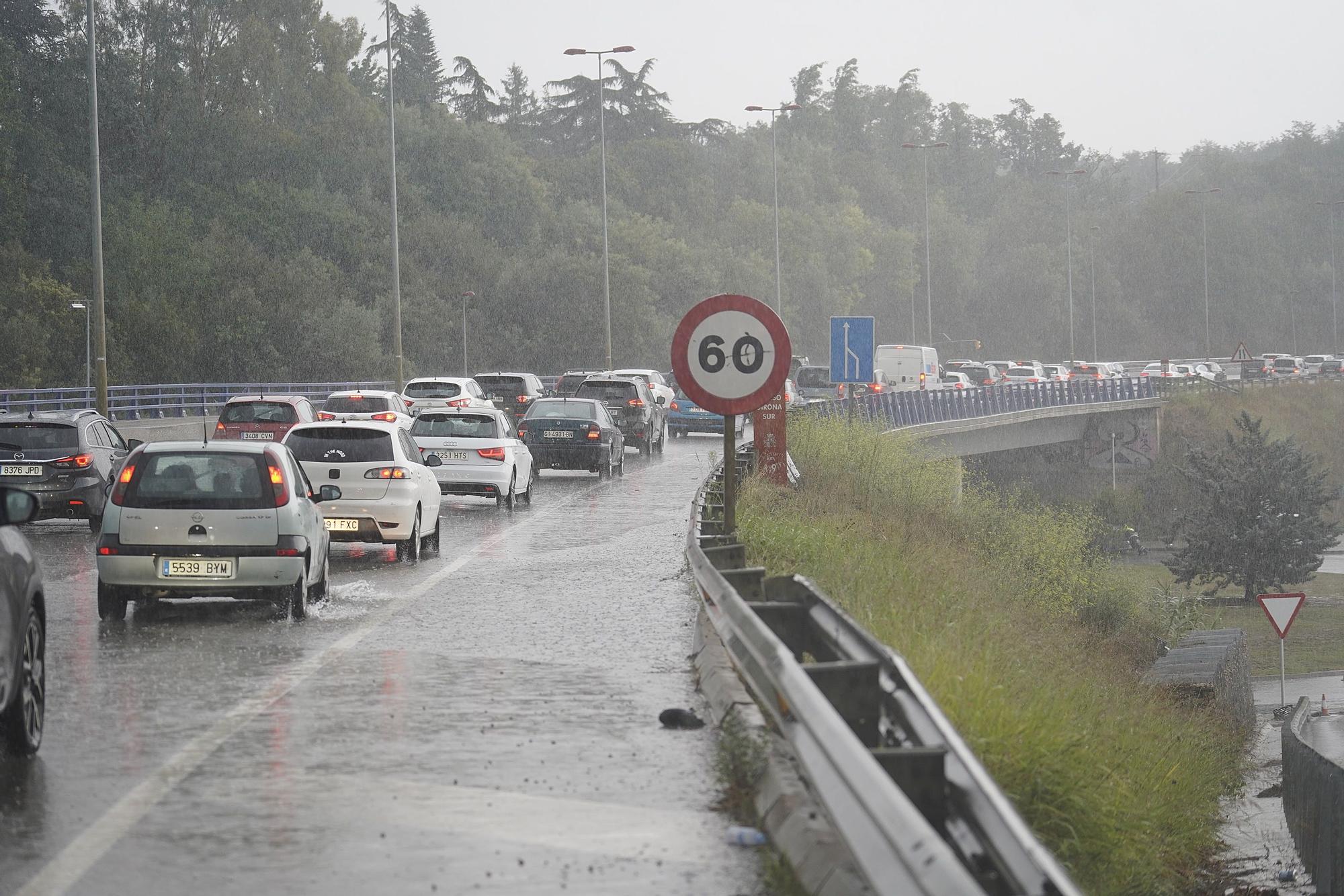 Tarda de pluges intenses que causen inundacions i destrosses a les comarques gironines