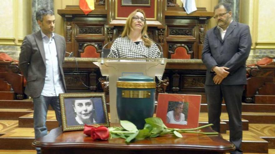 El Concello recibe las cenizas de Teresa Alvajar