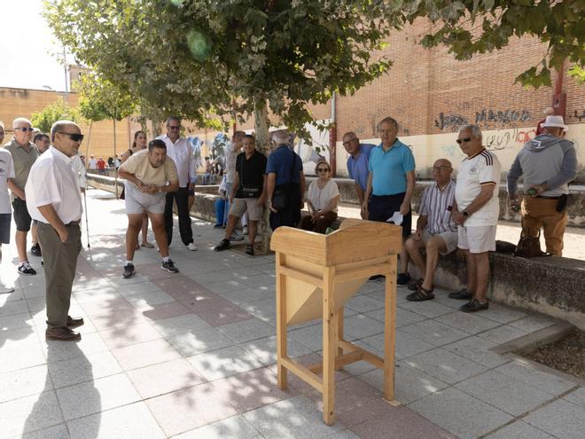 GALERÍA | Baile de canción española, churros, juegos tradicionales y mucho más en el "Día de los Mayores" de las fiestas de Toro"