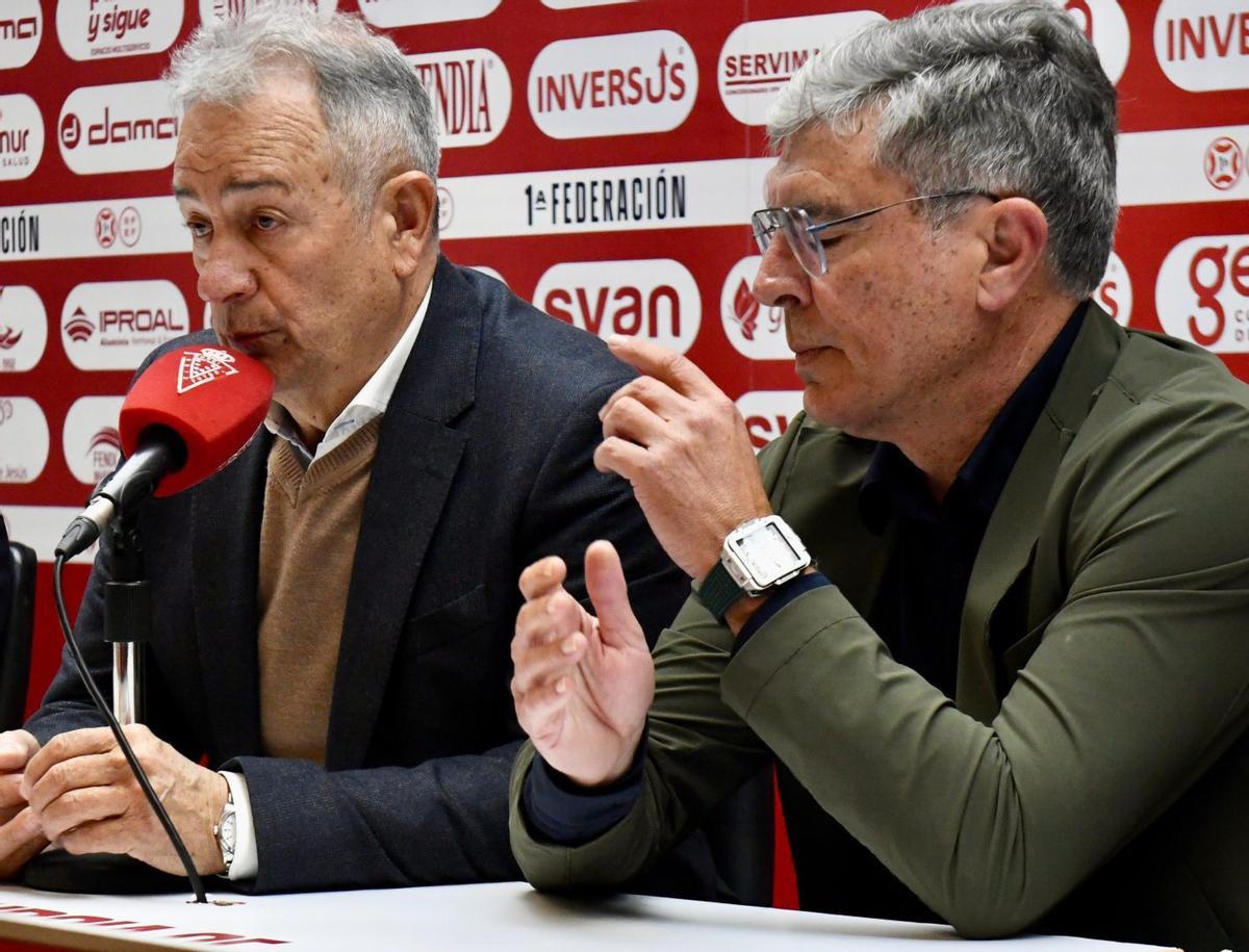 Felipe Moreno e Higinio Pérez, en la rueda de prensa de la noche del pasado miércoles. | ISRAEL SÁNCHEZ
