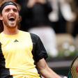 Tsitsipas celebra el pase a los cuartos de final de Roland Garros