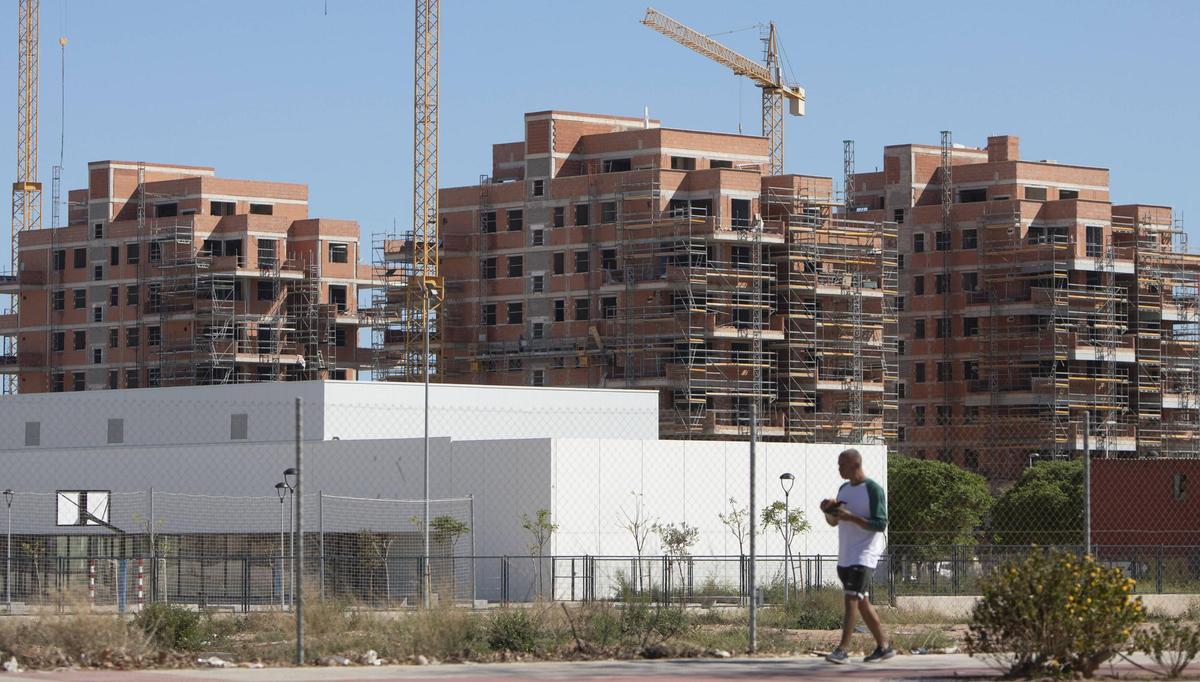 Viviendas en construcción en el Port de Sagunt.