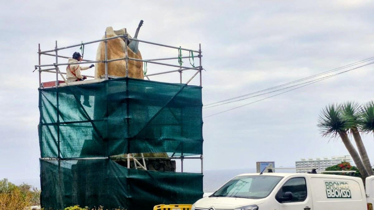 Trabajos en el monumento.