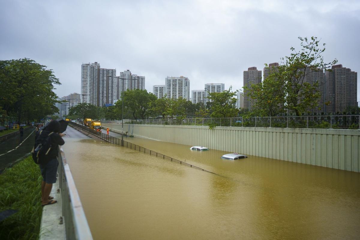 Hong Kong, gravemente inundado por el mayor temporal en 140 años