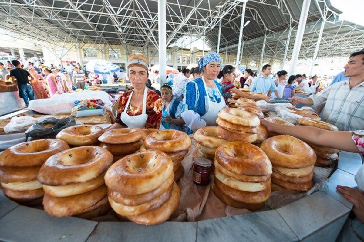 Mercado en Samarcanda, Uzbequistán.