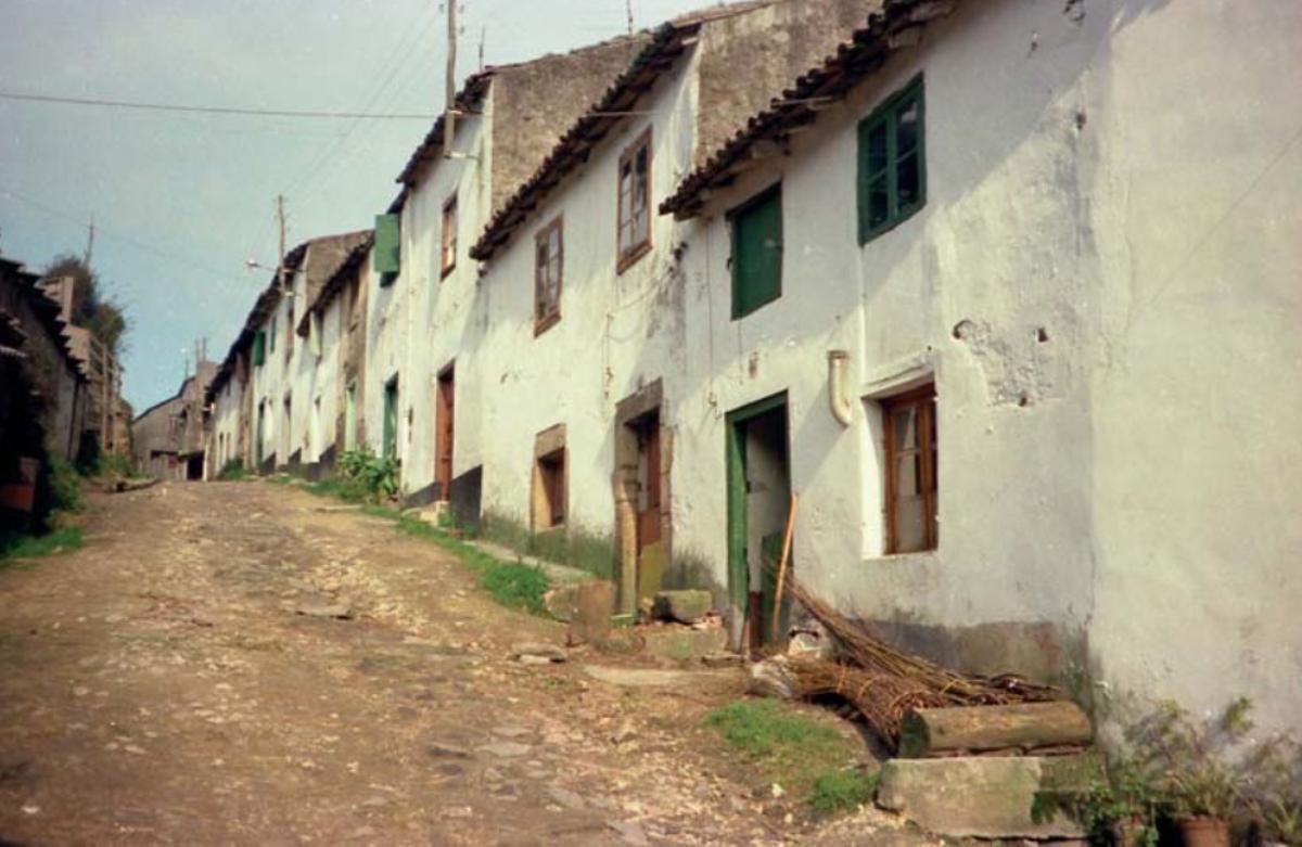 Antiguas casetas de la leprosería en una fotografía de los años ochenta.