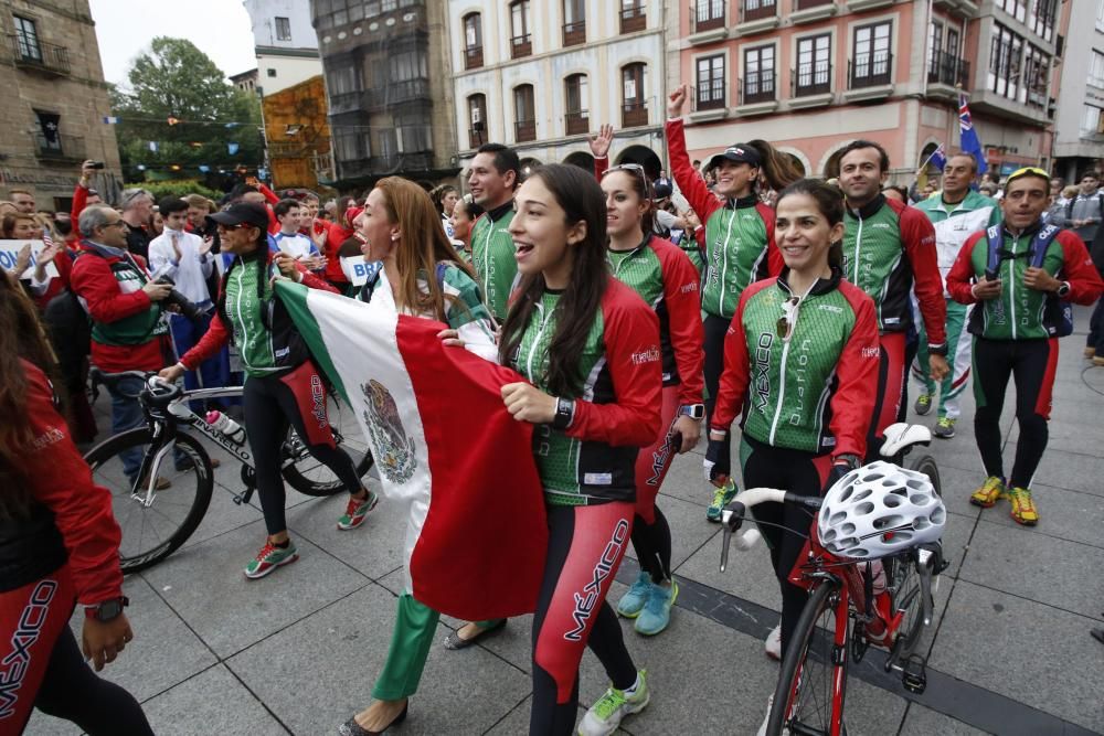 Los participantes en el Mundial de Duatlón toman Avilés