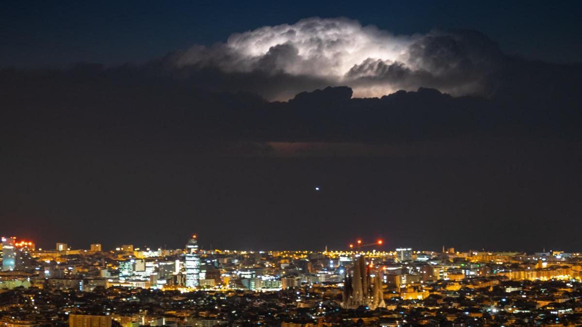 Tormentas mar adentro, frente a Barcelona, el 5 de diciembre del 2023