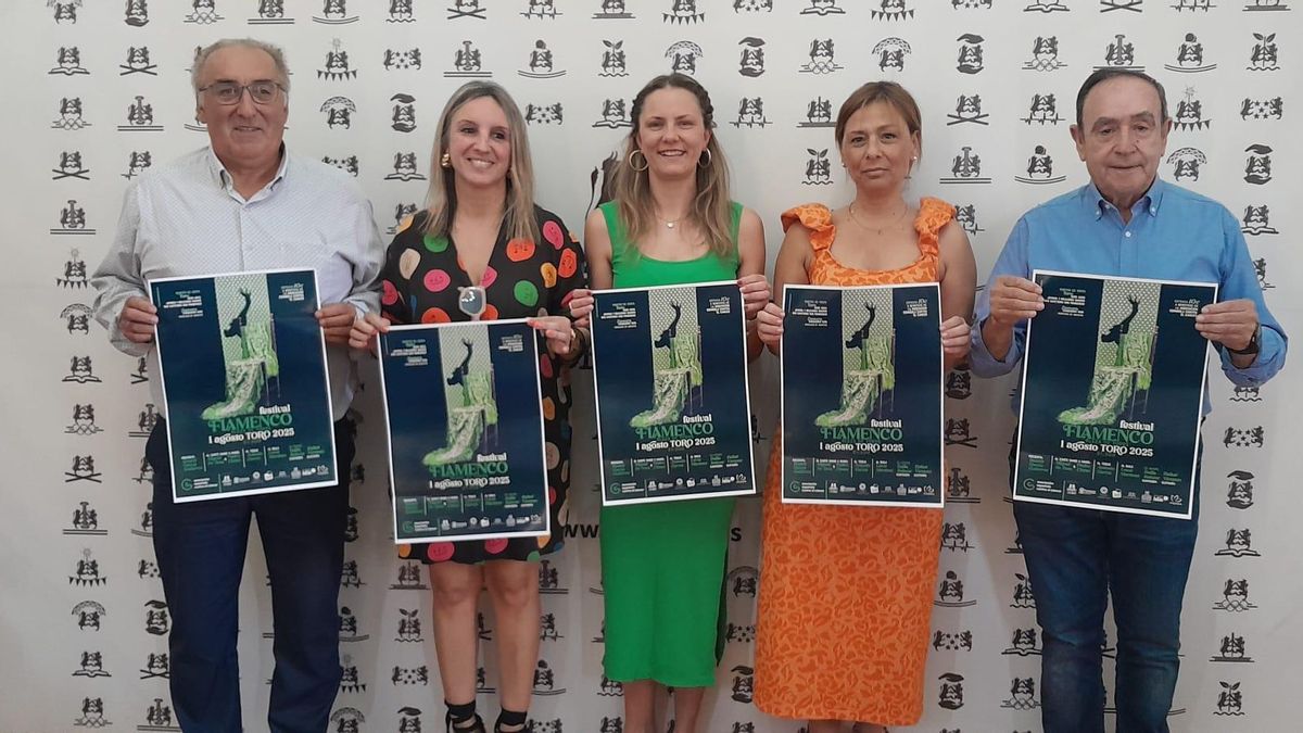 Organizadores y patrocinadores presentan el cartel del Festival Flamenco de la AECC en Toro.
