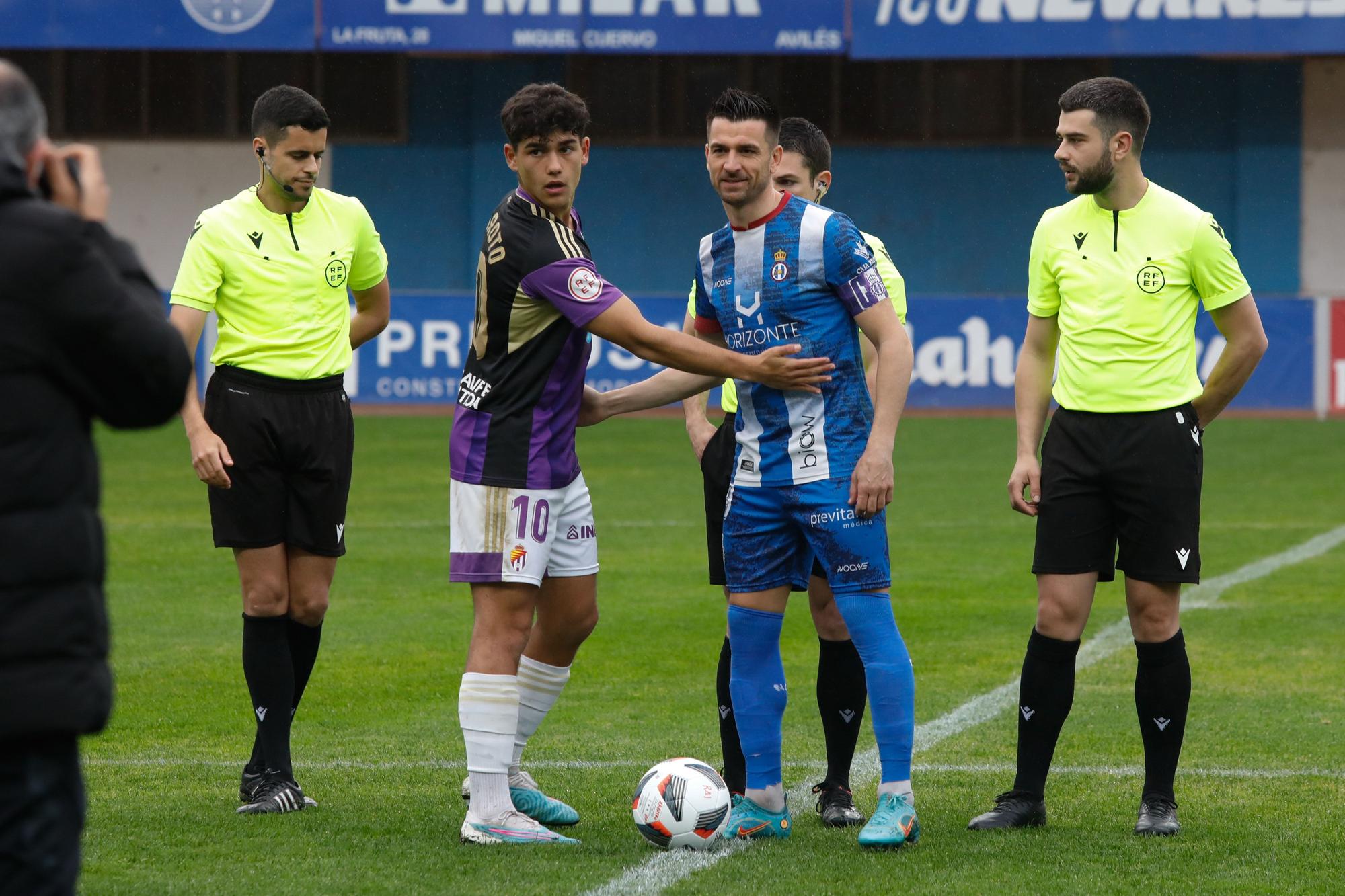 Las imágenes de la victoria (2-0) del Real Avilés antes más de 3.000 espectadores en el Suárez Puerta