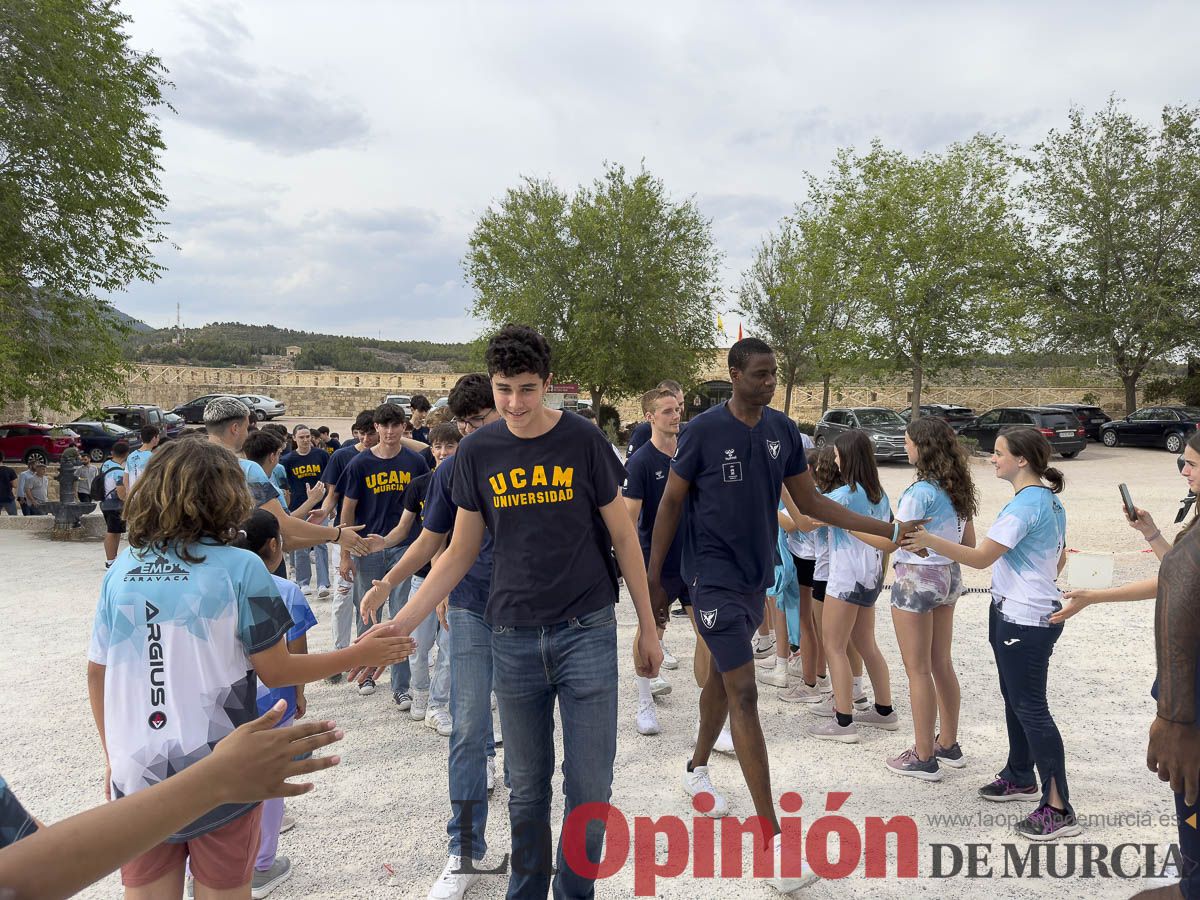 El UCAM de baloncesto peregrina a Caravaca de la Cruz en su Año Jubilar