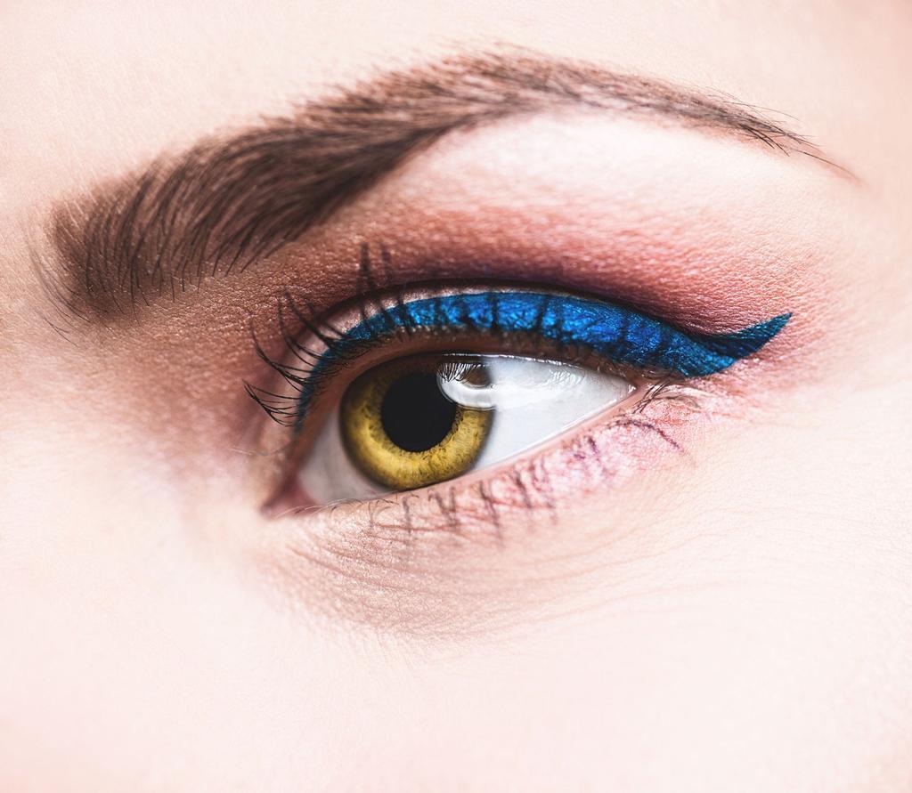 Eyeliner de color azul, ¡lo más!