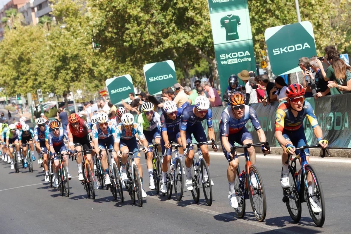 Los ciclistas, durante la etapa de la Vuelta a España celebrada en el 2024 en suelo cordobés.