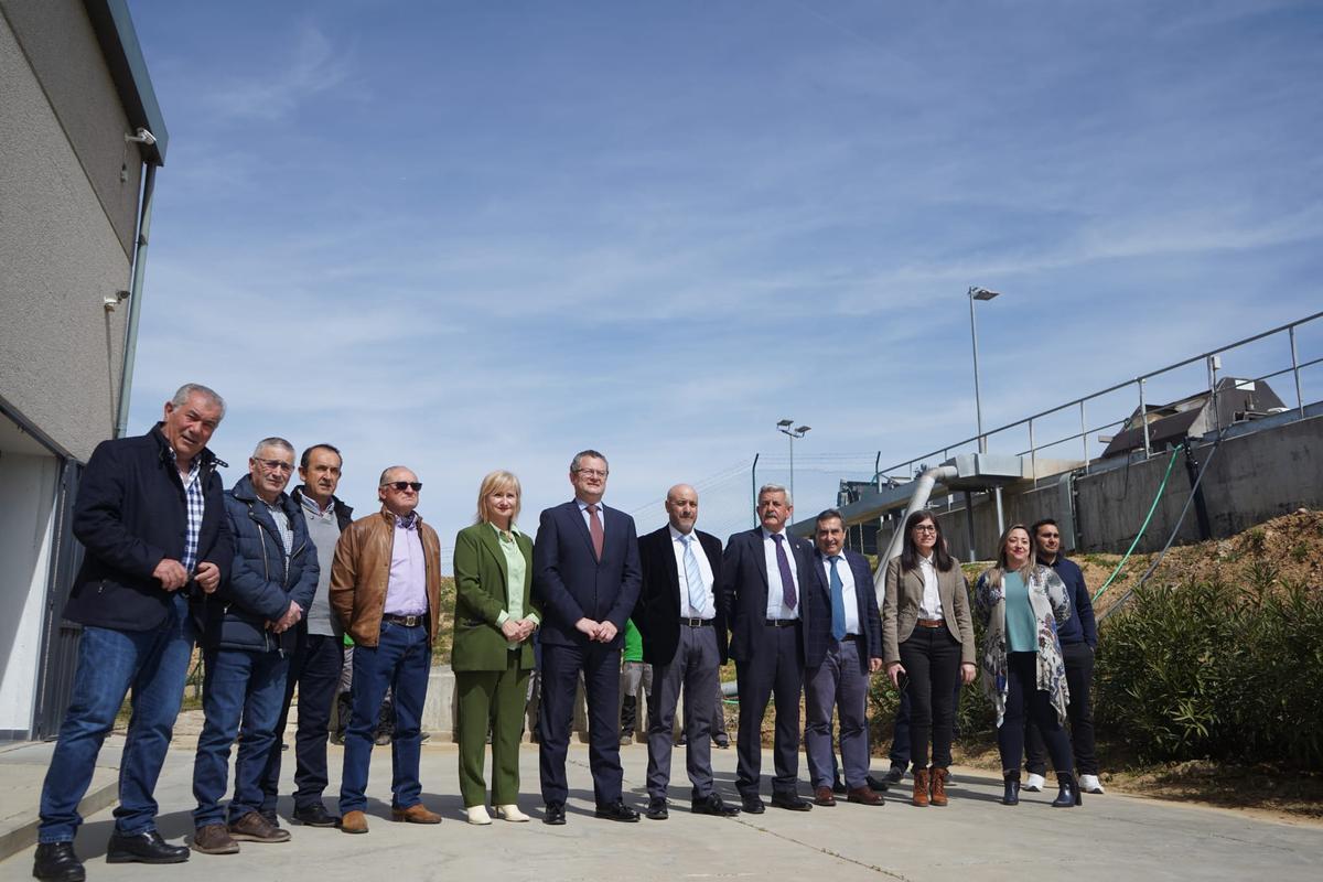 Asistentes al acto de entrega de los parques fotovoltaicos a la comunidad del canal Toro-Zamora