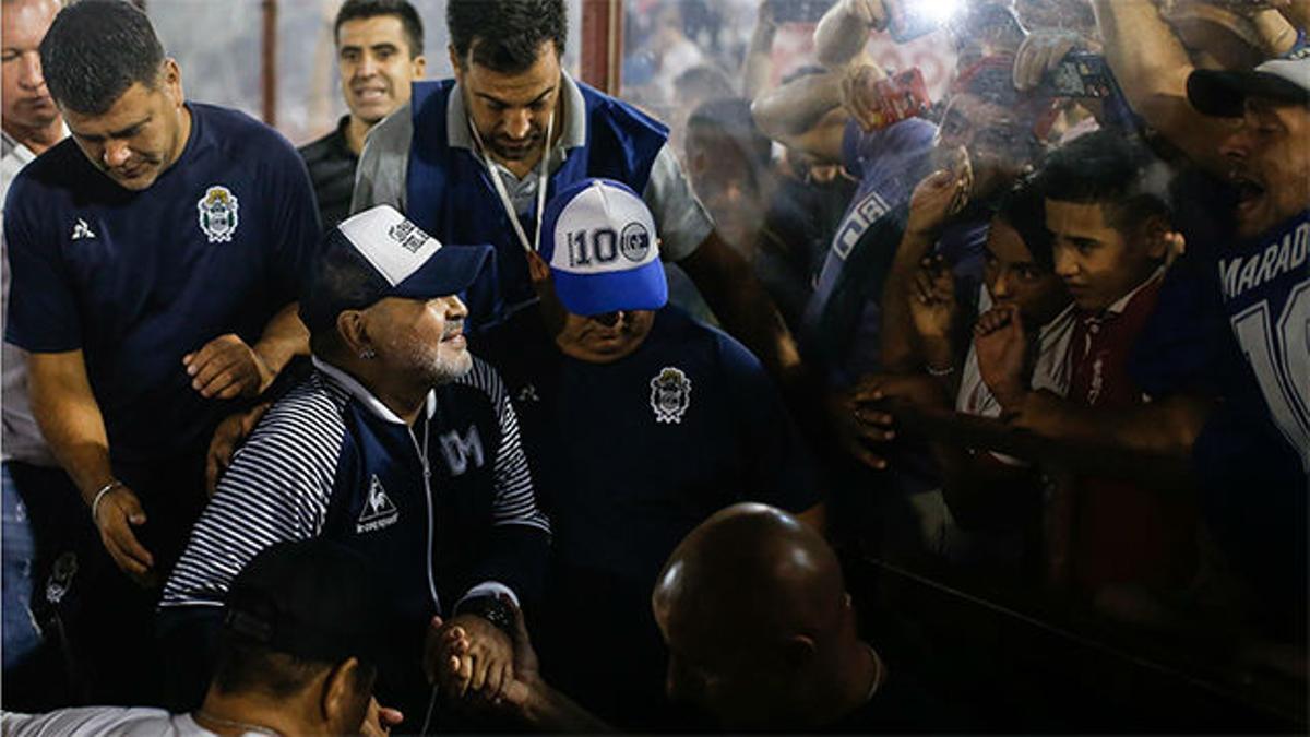 La vuelta de honor de Maradona por los estadios argentinos llega a Huracán