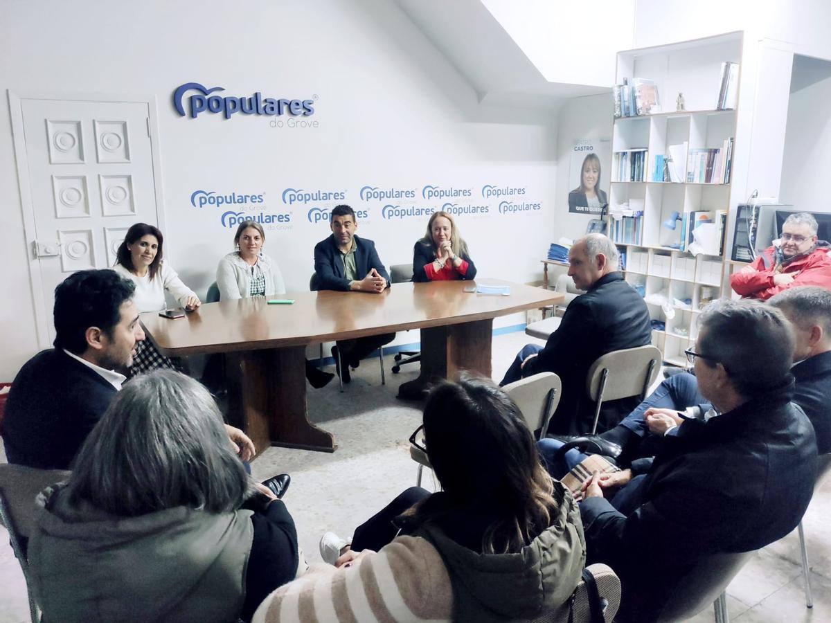 La reunión en la que se presentó a Pablo Leiva como candidato, en 2022, con asistencia del presidente provincial del PP, Luis López.