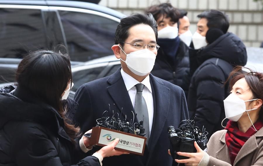 Lee Jae-yong, a su llegada al tribunal que le juzga en Seúl.