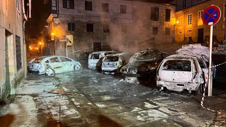 Coches quemados en Tui.