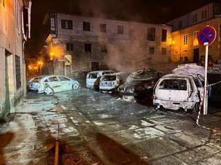 Queman una veintena de coches en un pueblo de Pontevedra durante la madrugada