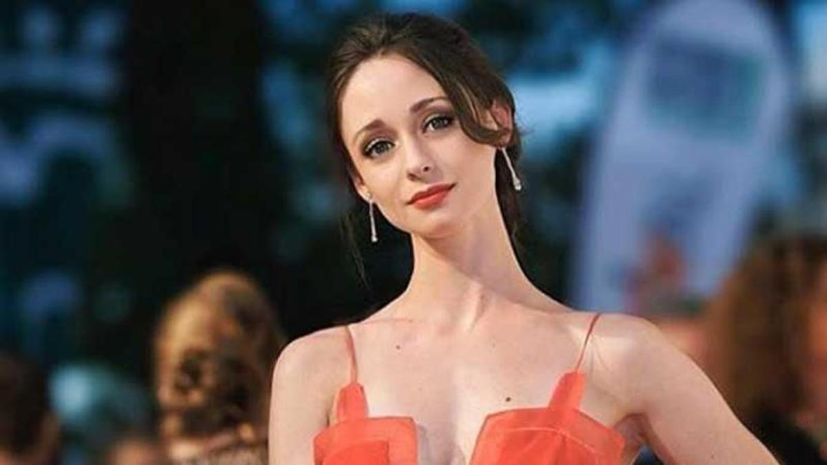 Elena Rivera.