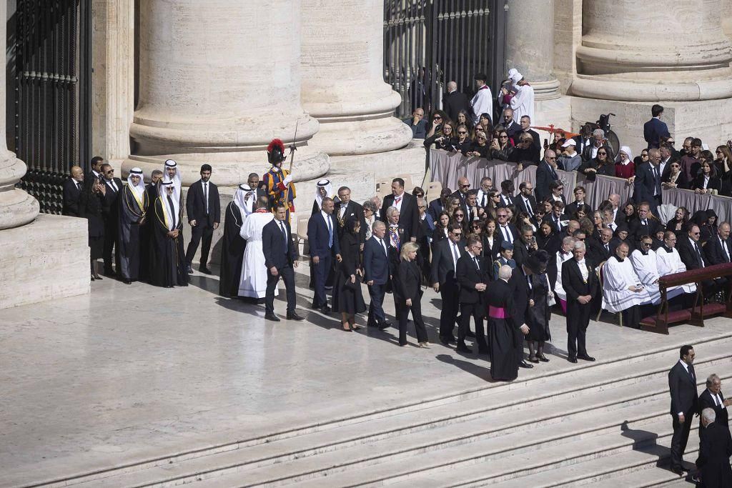 El funeral del papa Francisco en la Plaza de San Pedro del Vaticano, en imágenes