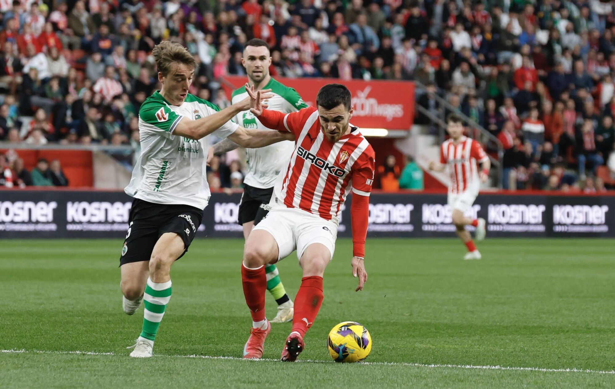 EN IMÁGENES: Ambientazo en el Sporting-Racing de Santander disputado en El Molinón