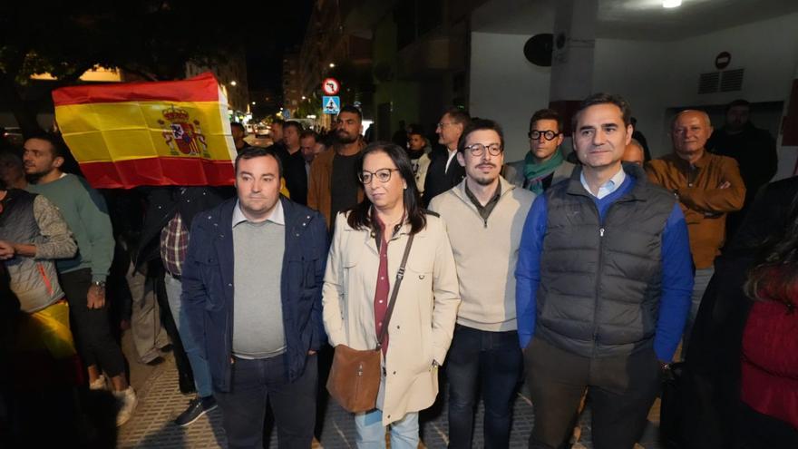 El PSPV pide la reprobación de Llanos Massó por participar en la concentración en la que se lanzaron gritos franquistas ante la sede del PSOE de Castelló