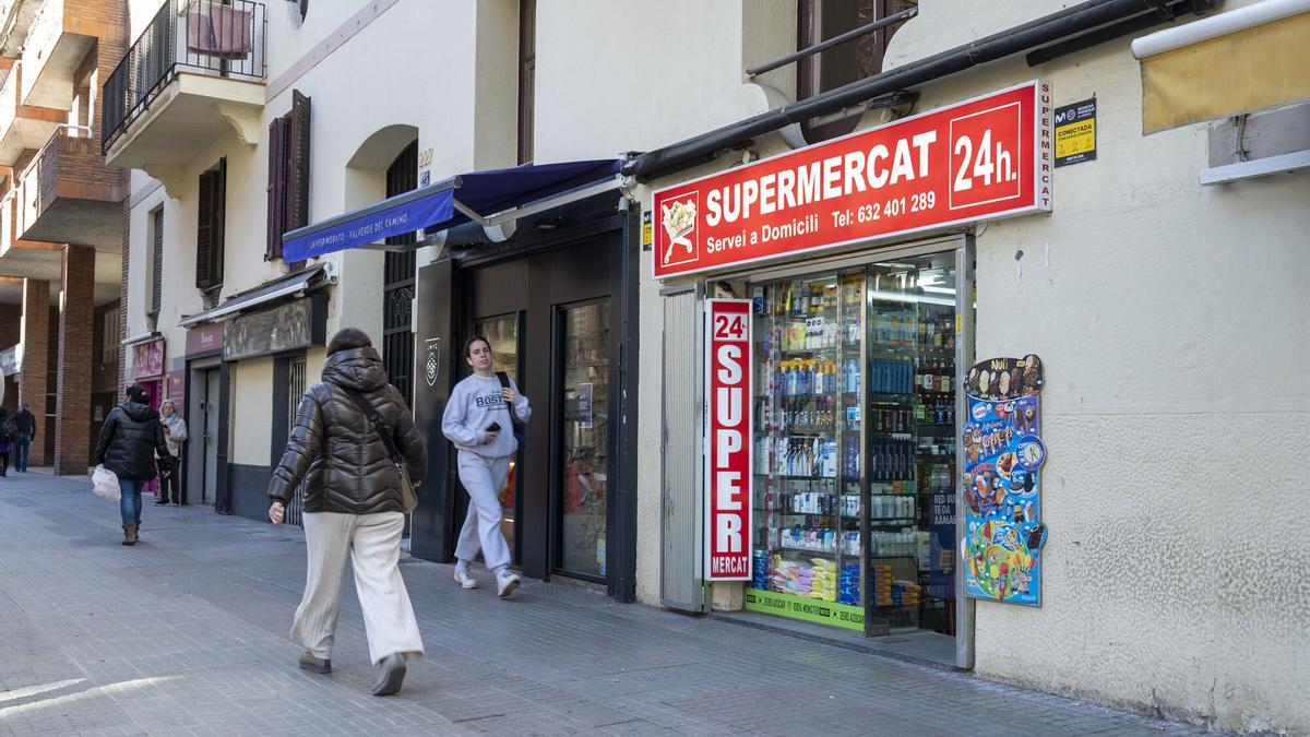 Supermercado 24 horas en la calle Provenza entre Rambla de Catalunya y calle Balmes