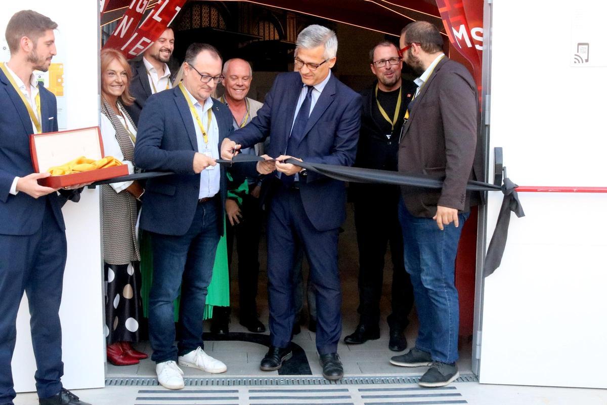 El alcalde de Vilanova, Juan Luis Ruiz, y el secretario de Estado de Transportes, David Lucas, en la inauguración de la ampliación del museo