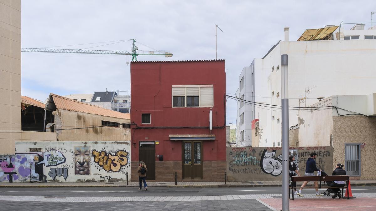 Vivienda a expropiar en el número 20 de la calle Castillejos, sobre el barranco de La Ballena