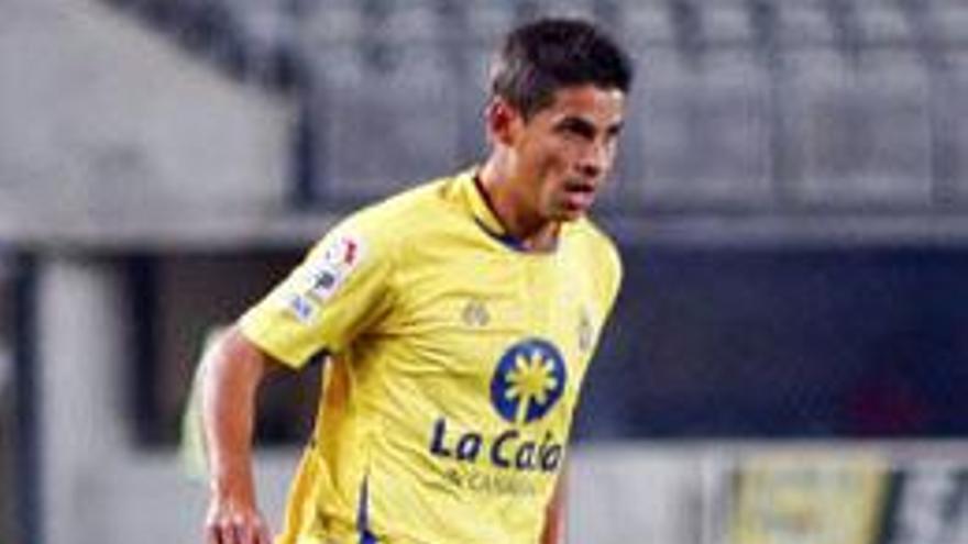 Francis Suárez conduce el balón en el duelo frente al Villarreal B. i J.C. GUERRA