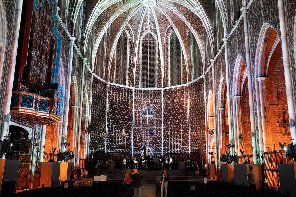‘LUMINISCENCE’, un espectáculo inmersivo de luz y música en Santa Maria del Pi
