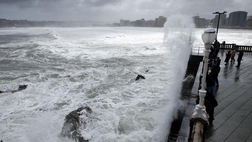 Alerta por fuertes vientos y temporal marítimo en el noroeste peninsular, con olas de hasta 7 metros