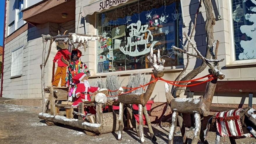 Ferreras de Arriba espera a la Filandorra entre luces de Navidad