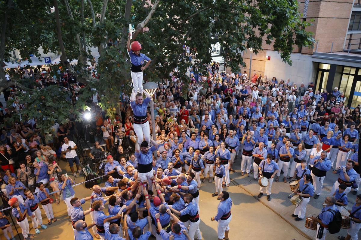 Salt. Ajuntament. Cercavila Festa Major amb els gegants de Salt i Prego dels Marrecs de Salt.