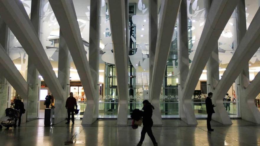 La entrada del centro comercial del Calatrava.