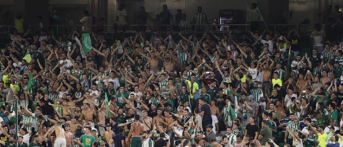 Los ultras del Betis vuelven a la grada sur después de un año de obras durante partido ante el Celta correspondiente a la segunda jornada de LaLiga Santander.