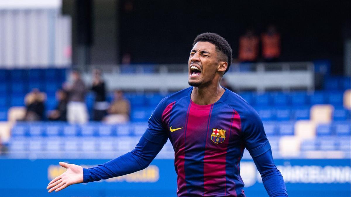 Óscar Ureña celebra un gol con el Barça B