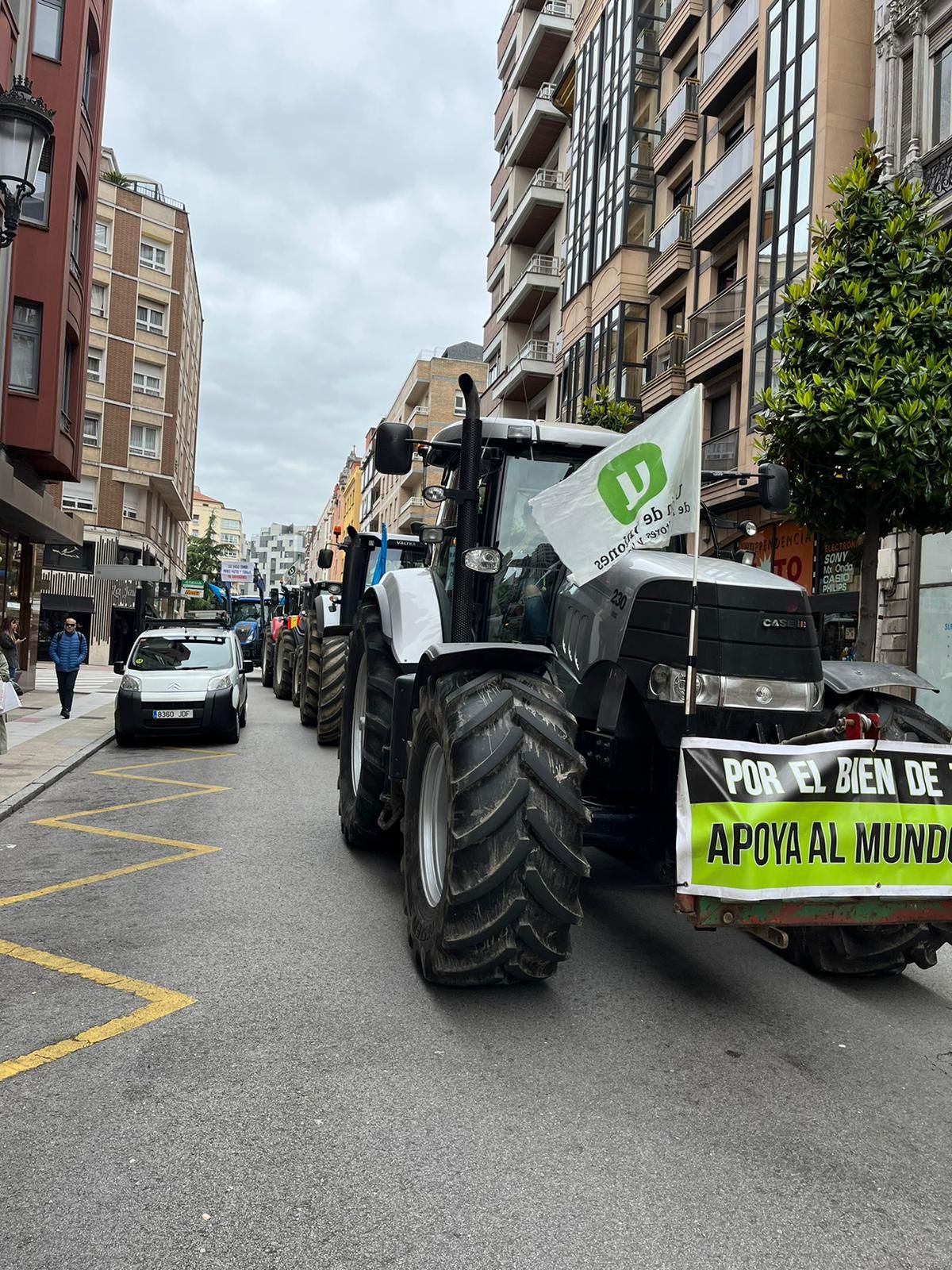 EN IMÁGENES: Así fue la tractorada de protesta del campo asturiano en Oviedo