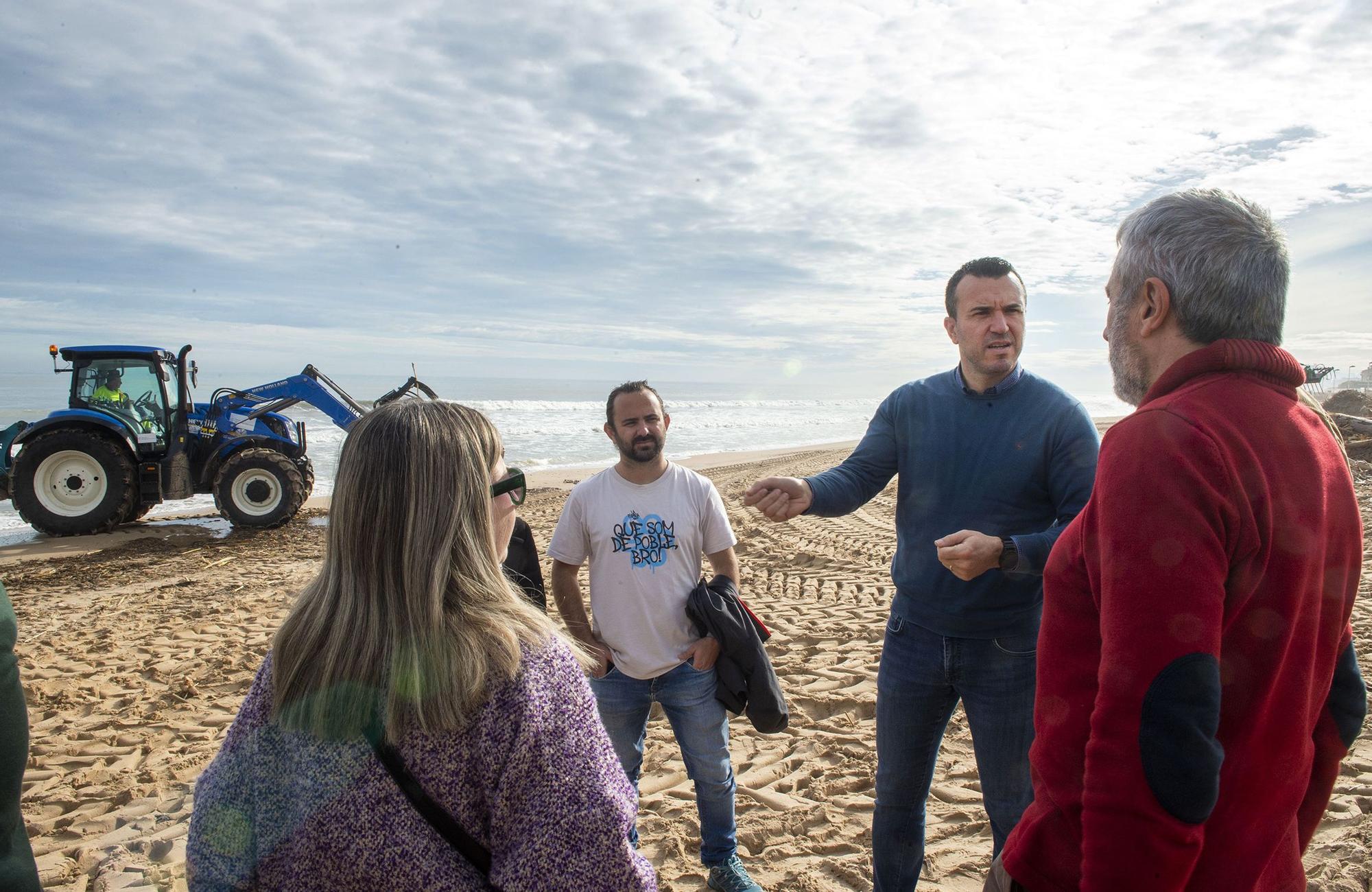 Comienza la limpieza de las playas de la Safor tras la dana