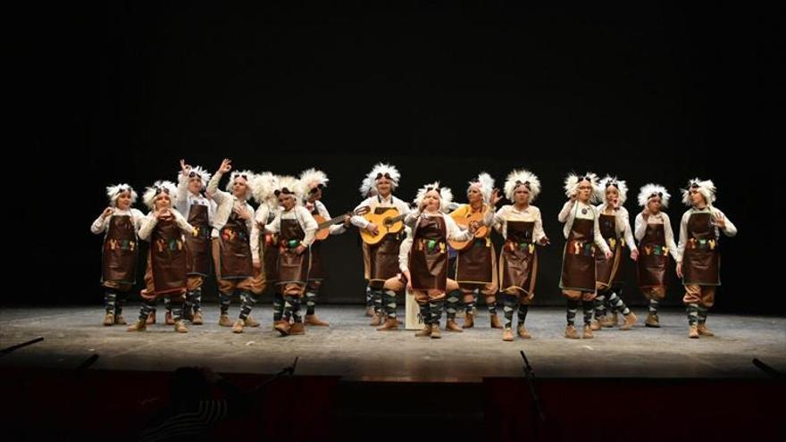 La murga de los coros y danzas muestra sus experimentos en el López