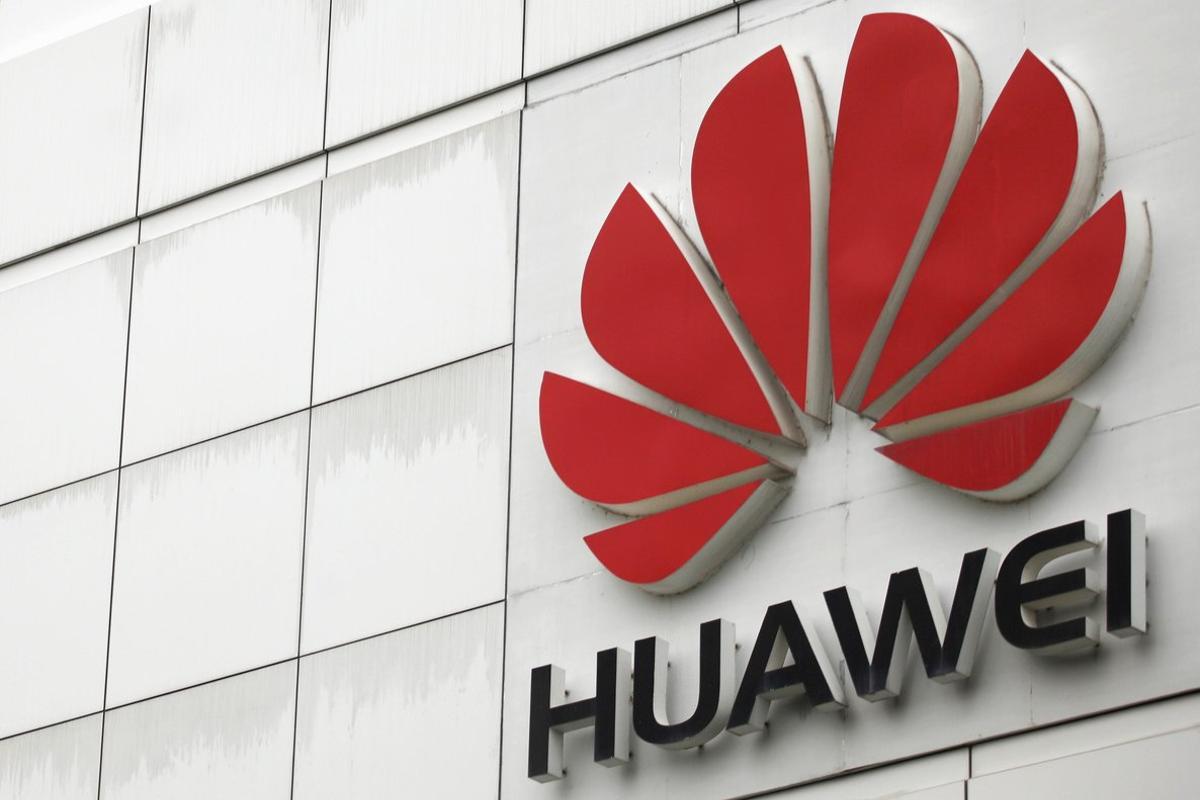 FILE PHOTO  The logo of the Huawei Technologies Co  Ltd  is seen outside its headquarters in Shenzhen  Guangdong province  April 17  2012  REUTERS Tyrone Siu File Photo