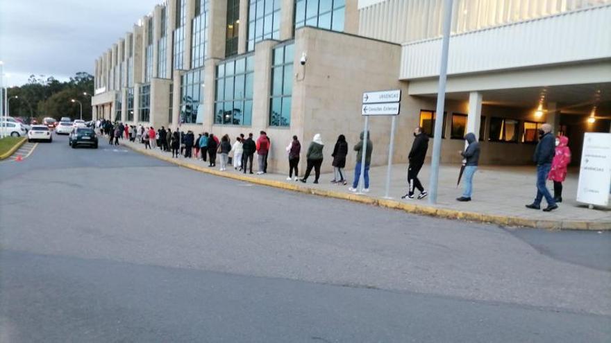 El área sanitaria de Santiago habilitó en el Hospital do Barbanza un punto de PCR desde el martes. |   // FDV