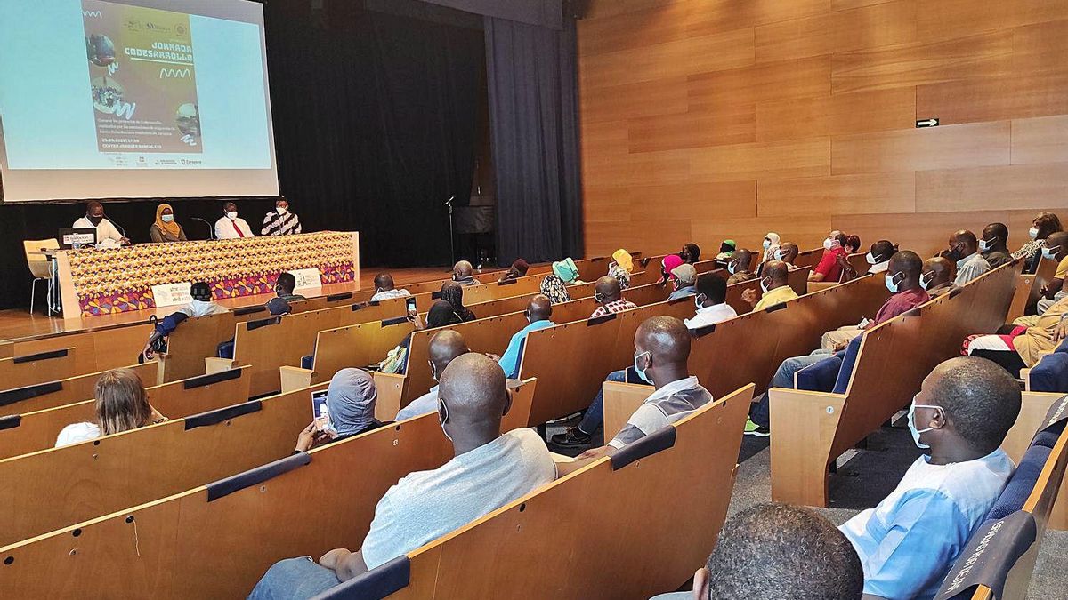 La última jornada de Africagua, celebrada en el Centro Joaquín Roncal de Zaragoza. | SERVICIO ESPECIAL La última jornada de Africagua, celebrada en el Centro Joaquín Roncal de Zaragoza. | SERVICIO ESPECIAL