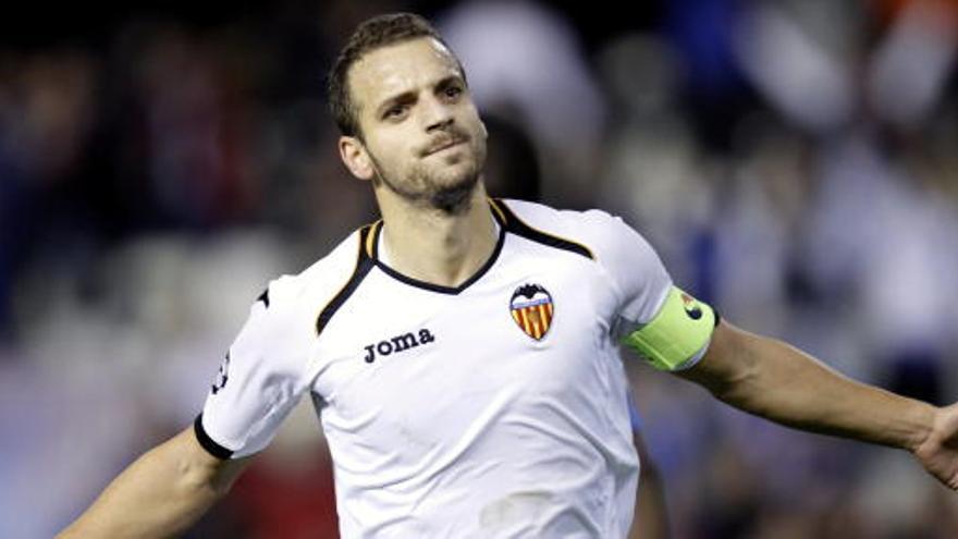 Soldado festeja uno de sus goles.