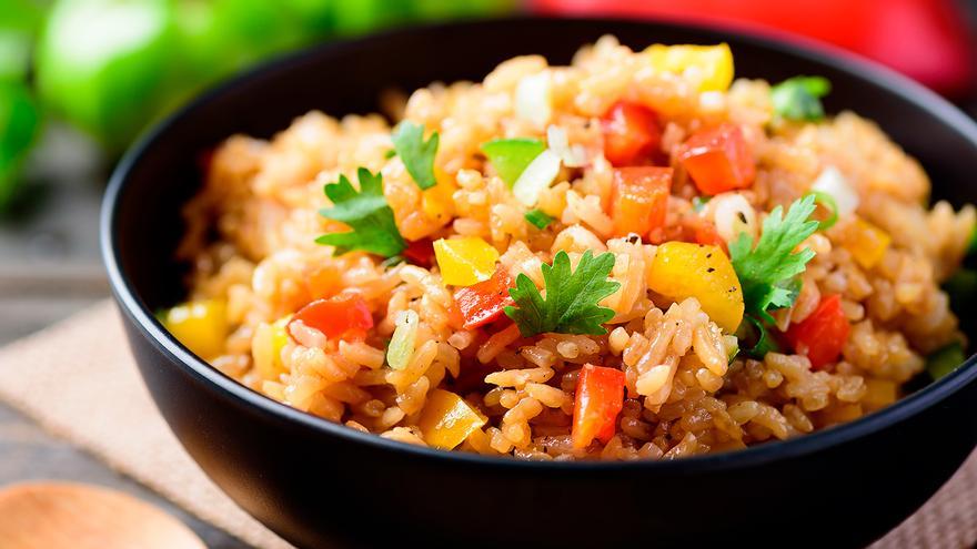 Perder dos kilos en la semana comiendo arroz: la dieta que copian las influencer