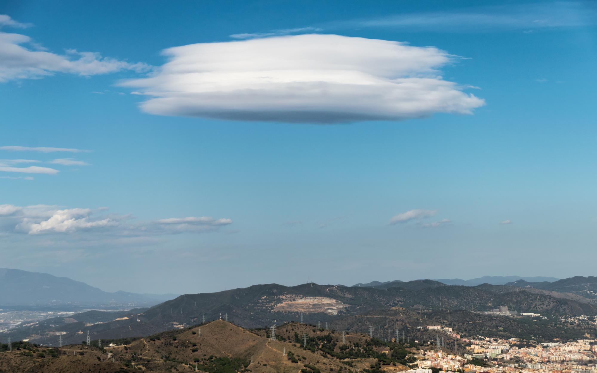 Nube lenticular en Barcelona