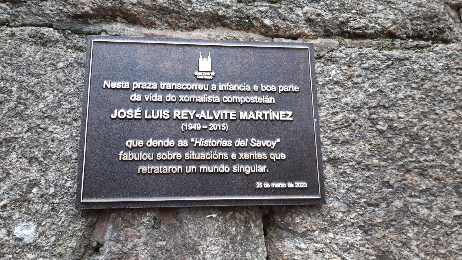 Placa homenaje a José Luis Rey-Alvite