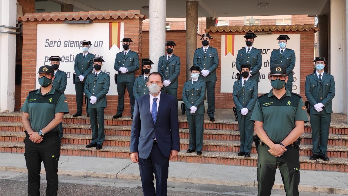 Foto de familia de los nuevos guardias civiles en prácticas de Zamora.